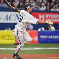 　７回、ランニングホームランを放つ杉本（撮影・神子素慎一）