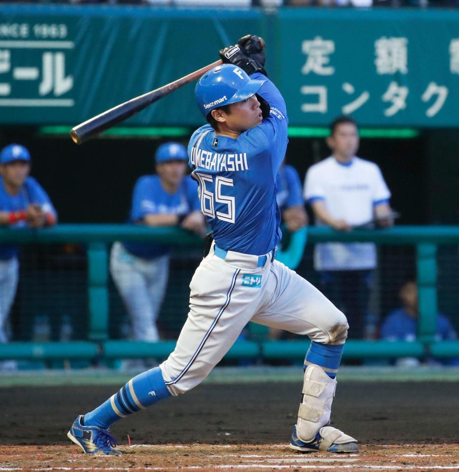 　３回、梅林が右翼線に安打を放つ