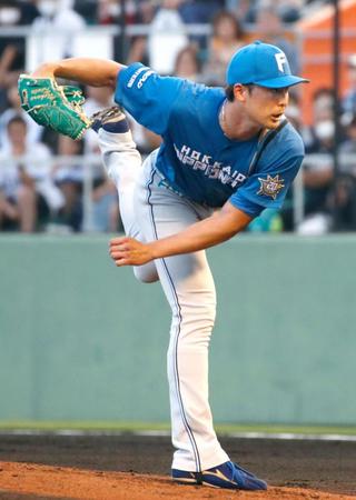 　先発し力投する上原