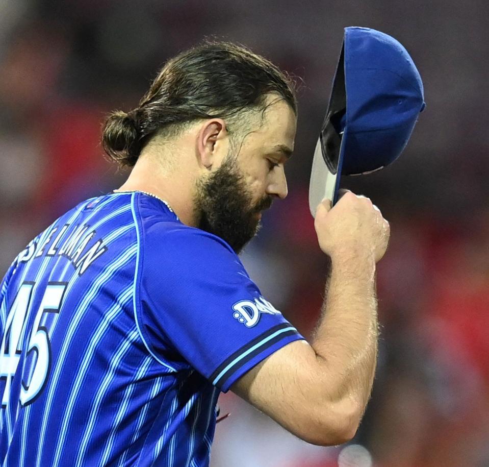 　３回、西川に先制打を許し、帽子を脱ぐガゼルマン（撮影・田中太一）