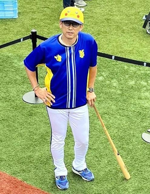 【写真】えっ！三浦監督まで！？ピカチュウヘルメットかぶり練習を視察