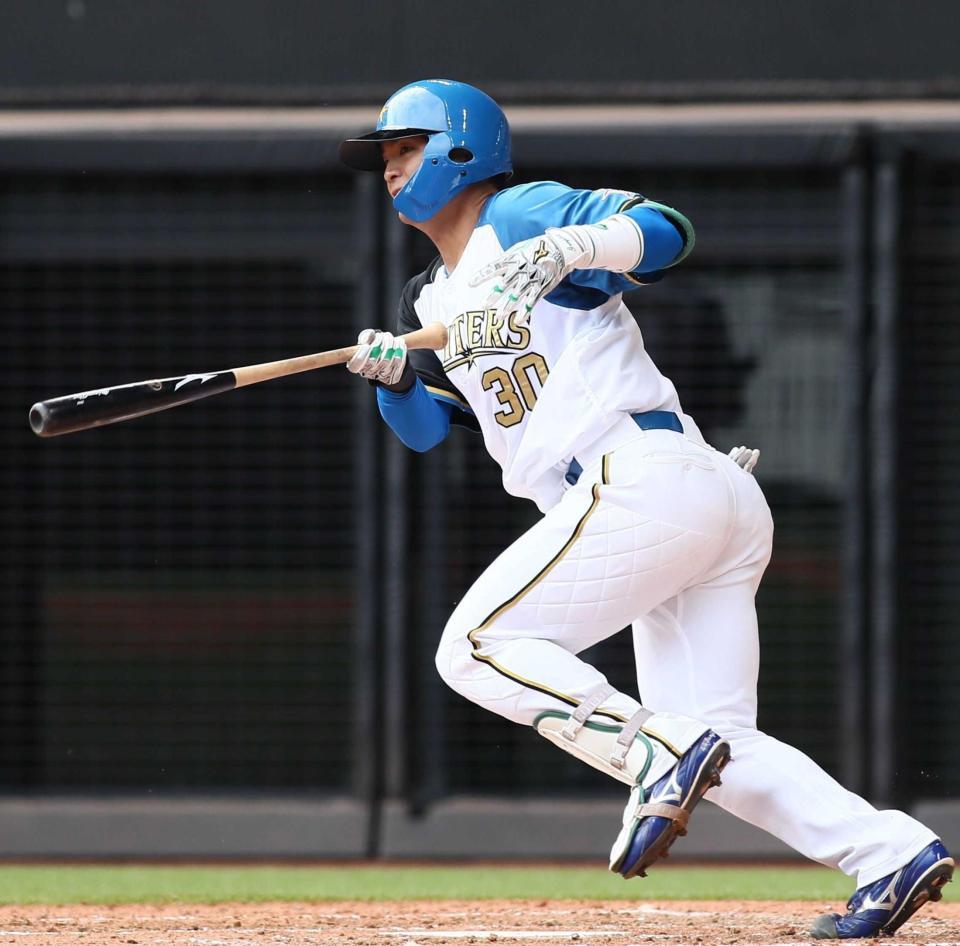 　３回、２点適時打を放つ郡司