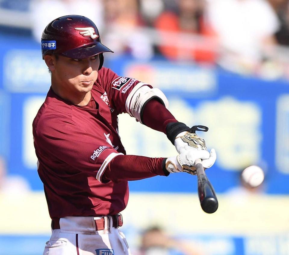 　６回、走者一掃の適時二塁打を放つ村林（撮影・開出牧）