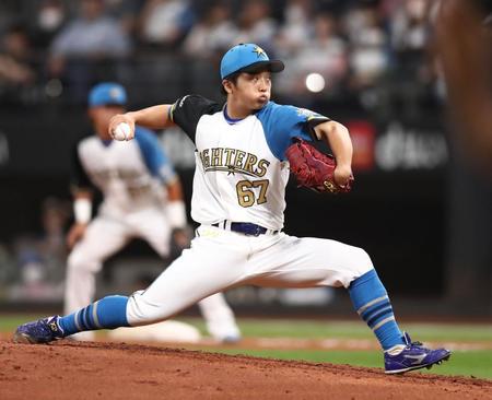 　オリックス戦の８回に登板した山本拓＝６月３０日