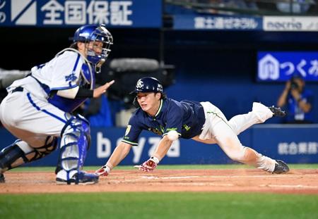 　９回、代打・川端の二塁打で一走・長岡が勝ち越しの生還