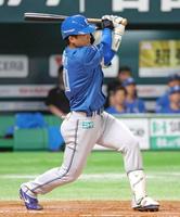 　２回、郡司が左越えにプロ初本塁打を放つ