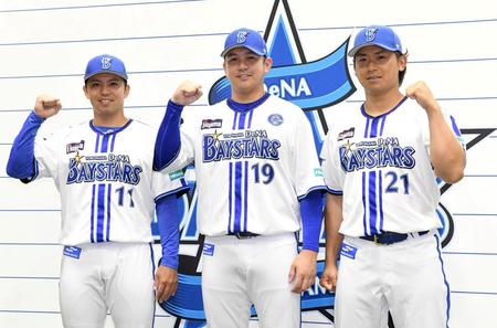 　監督推薦でオールスター出場が決まった（左から）東、山崎、今永（撮影・佐藤厚）