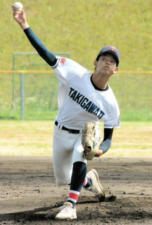 　大会前最後の練習試合に登板した滝川二・坂井