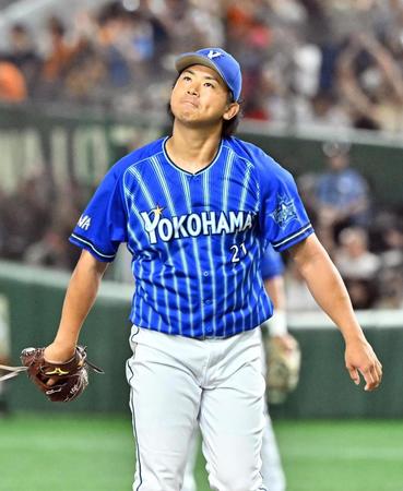 　２回、岡本和に先制ソロを許し厳しい表情の今永