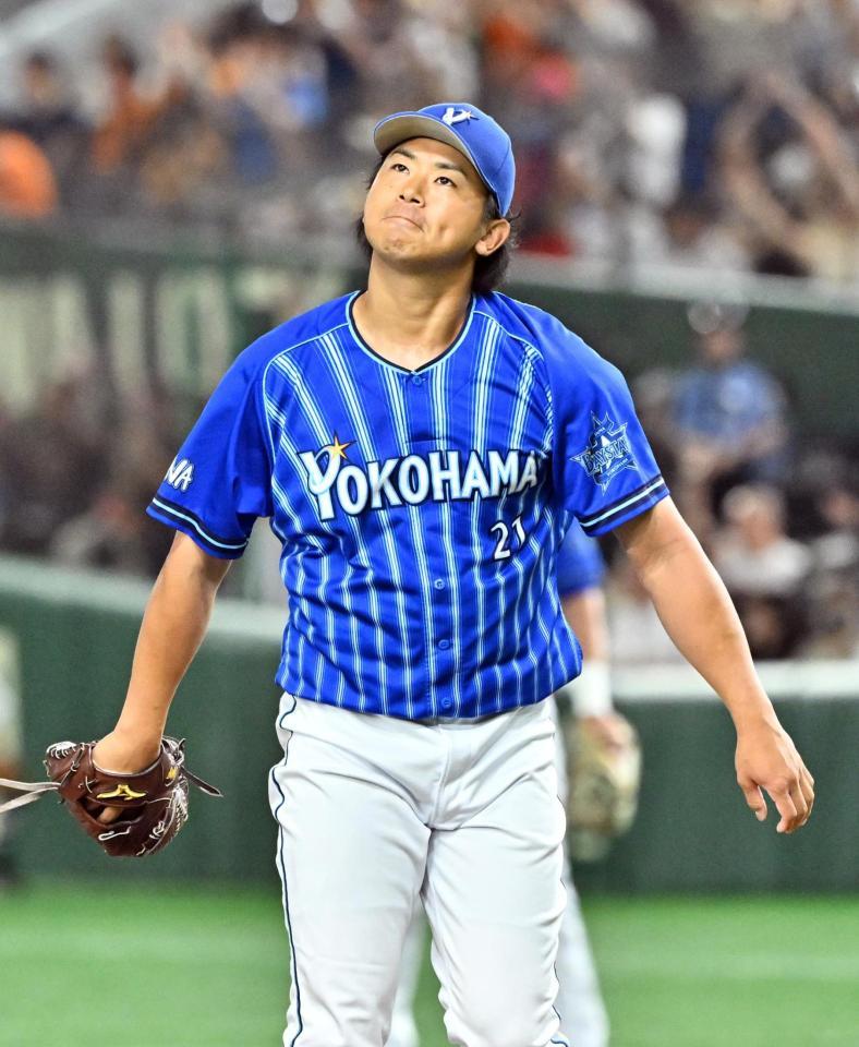 　２回、岡本和に先制ソロを許し厳しい表情の今永