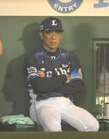 　８回、オリックスの攻撃をベンチから見つめる松井監督（撮影・北村雅宏）