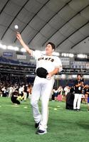 　７回６安打無失点で２勝目を挙げた菅野（撮影・佐藤厚）