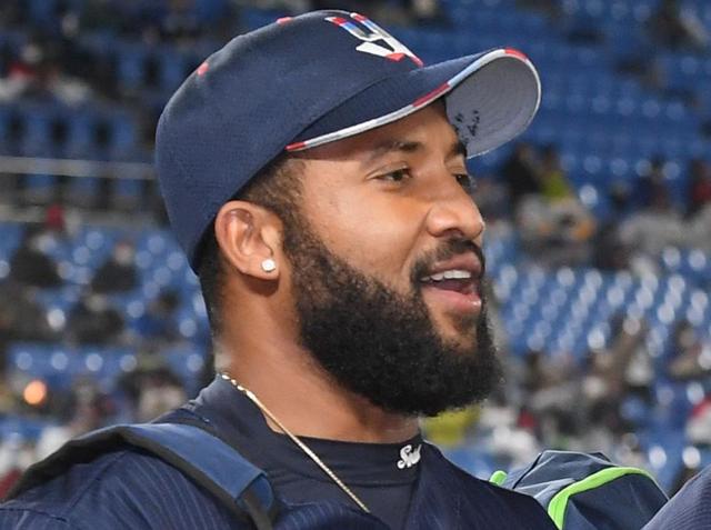 ヤクルト守備陣が敵地・甲子園でファインプレー連発　三ツ俣が素手捕球　サンタナがフェンス際でキャッチ