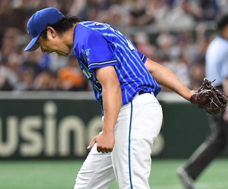 　７回、２死二、三塁で岸田を三振に仕留め、バウアーばりにほえる今永　