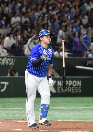 　延長１２回、牧は左越えに勝ち越しの１４号ソロを放つ（撮影・佐藤厚）