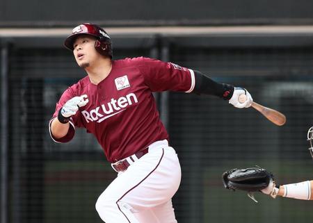 　１回、先制適時打を放つ浅村（撮影・中島達哉）