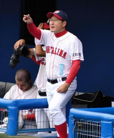 　夏の大会初采配で勝利した聖カタリナ学園・浮田監督