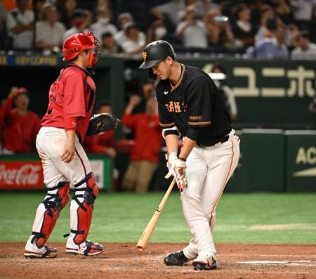 　９回、空振り三振に倒れた秋広