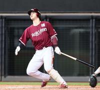 　６回２死、同点ソロ本塁打を放つ伊藤裕（撮影・中島達哉）