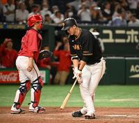 　９回、空振り三振に倒れた秋広