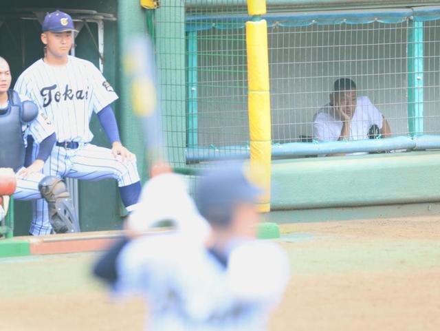 東海大菅生　元部長の宮原氏が監督就任「生徒が助けてくれた」現場復帰の若林元監督も球場で初戦見守る