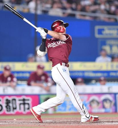 　７回、右越えソロを放つ辰己（撮影・開出牧）