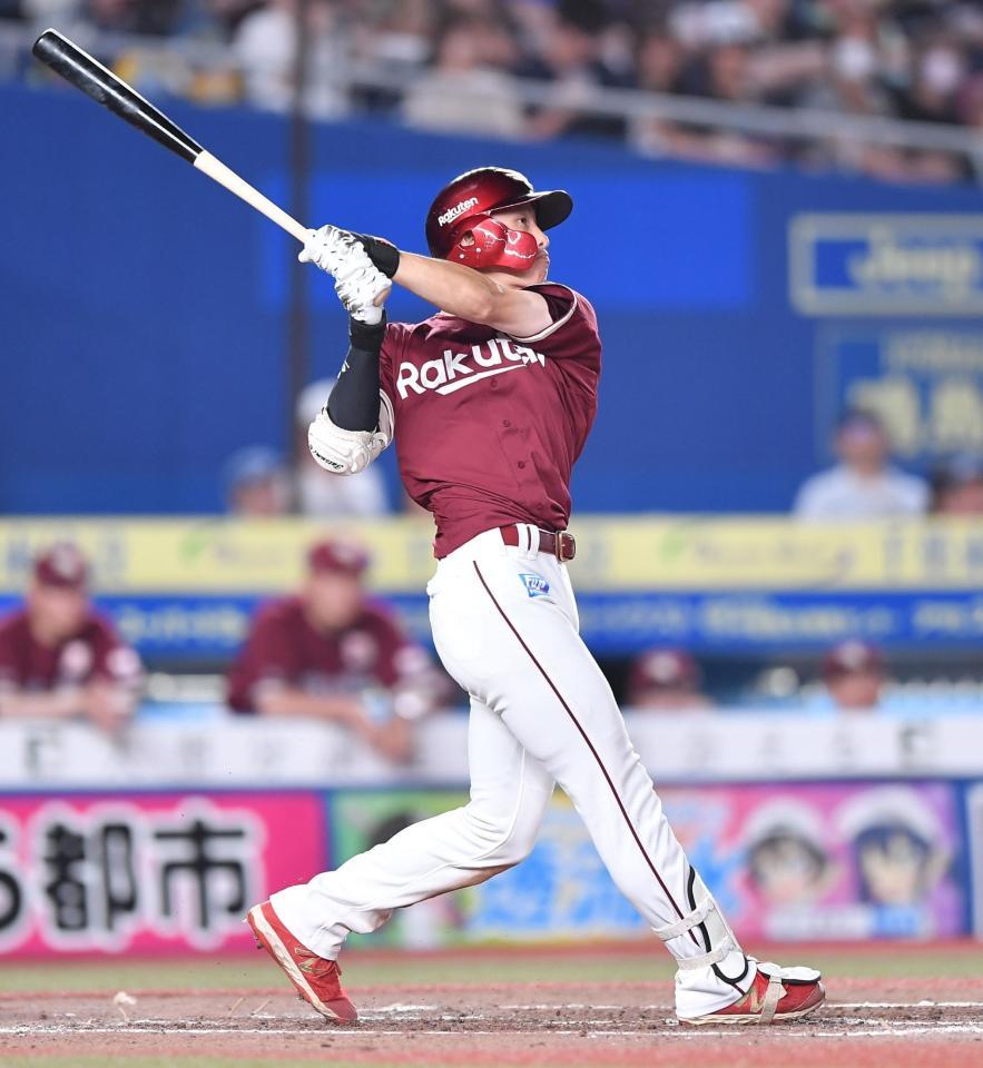 　７回、右越えソロを放つ辰己（撮影・開出牧）