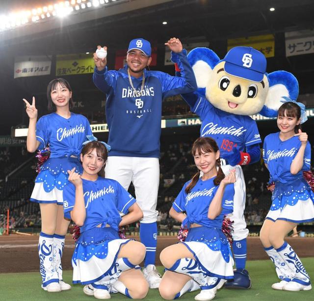 中日が３連勝で今季２度目の３カード連続勝ち越し　細川が特大の１２号先制弾　メヒアが２勝目