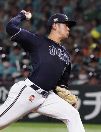 　力投する先発の山下