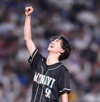 　ファーストピッチセレモニーを務めた木戸大聖（撮影・中田匡峻）