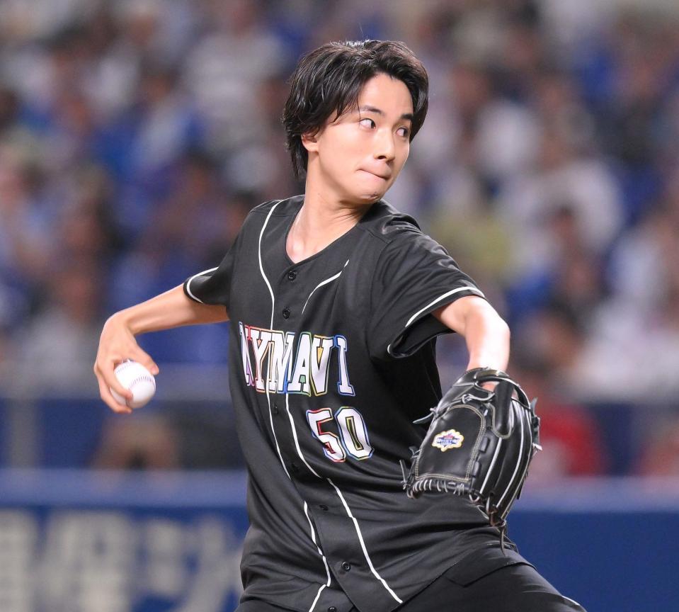 　ファーストピッチセレモニーに登場した木戸大聖（撮影・伊藤笙子）