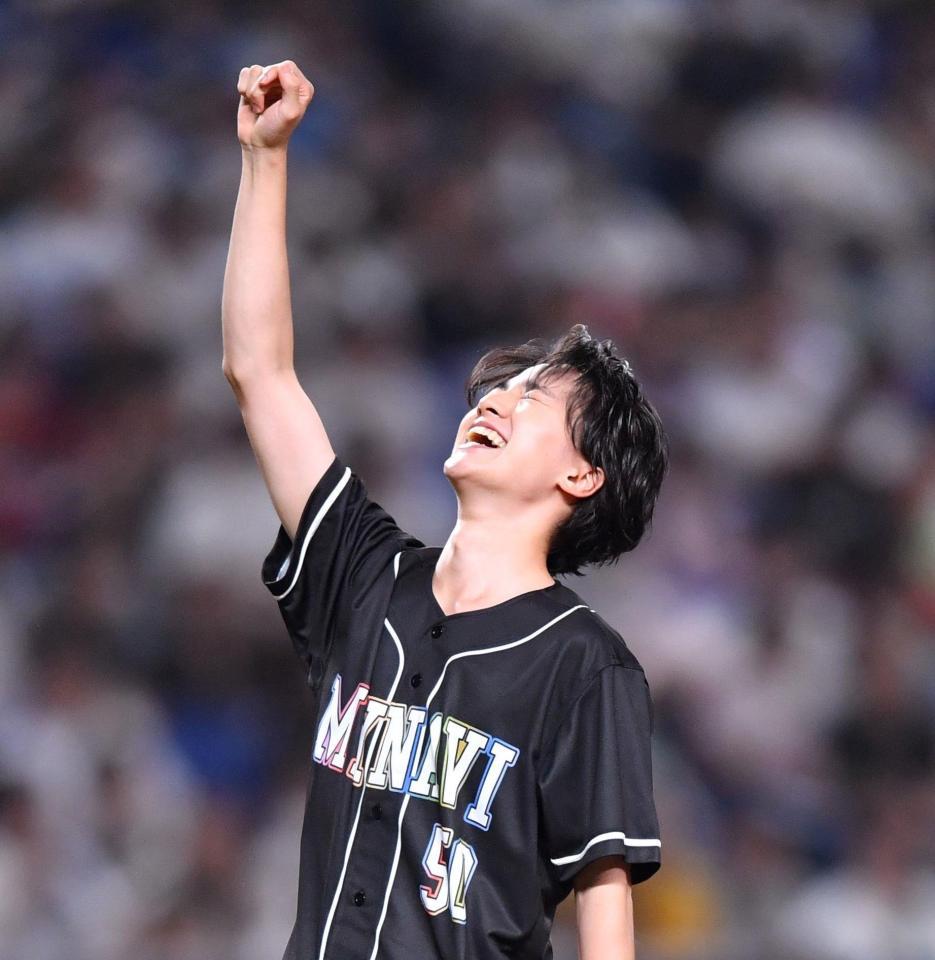 　ファーストピッチセレモニーを務めた木戸大聖（撮影・中田匡峻）