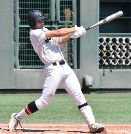 　７回、左前打を放つ関大一・福原