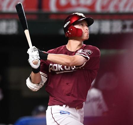 　４回、右越え逆転３ランを放った辰己（撮影・園田高夫）