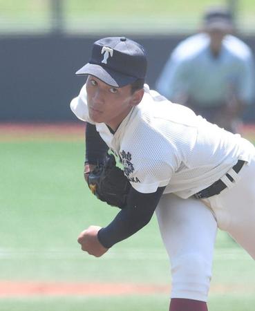 　先発し力投する大阪桐蔭・前田悠伍（撮影・石井剣太郎）