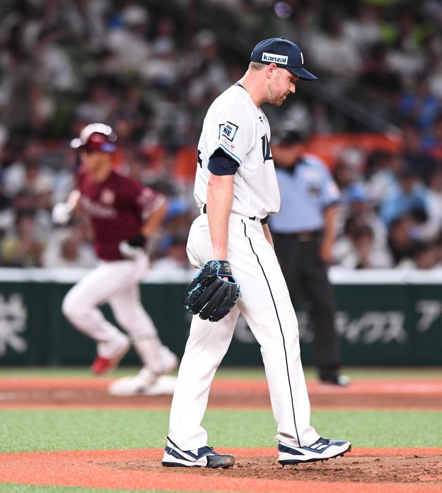 　４回、辰己に逆転３ランを浴びガックリのエンス（撮影・園田高夫）