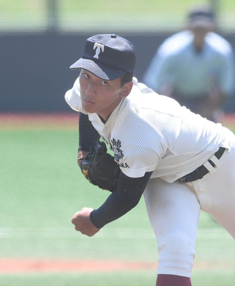 　先発し力投する大阪桐蔭・前田悠伍（撮影・石井剣太郎）