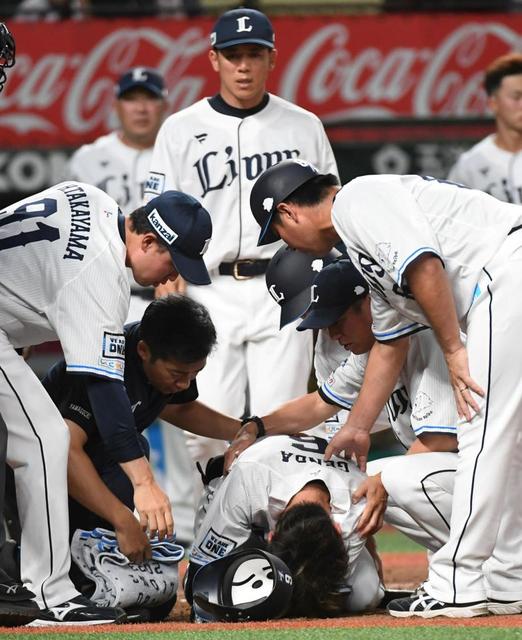 西武“鉄人”源田　死球が肘→顔面直撃のアクシデントも出場継続　球場騒然も患部確認後、グラウンドへ