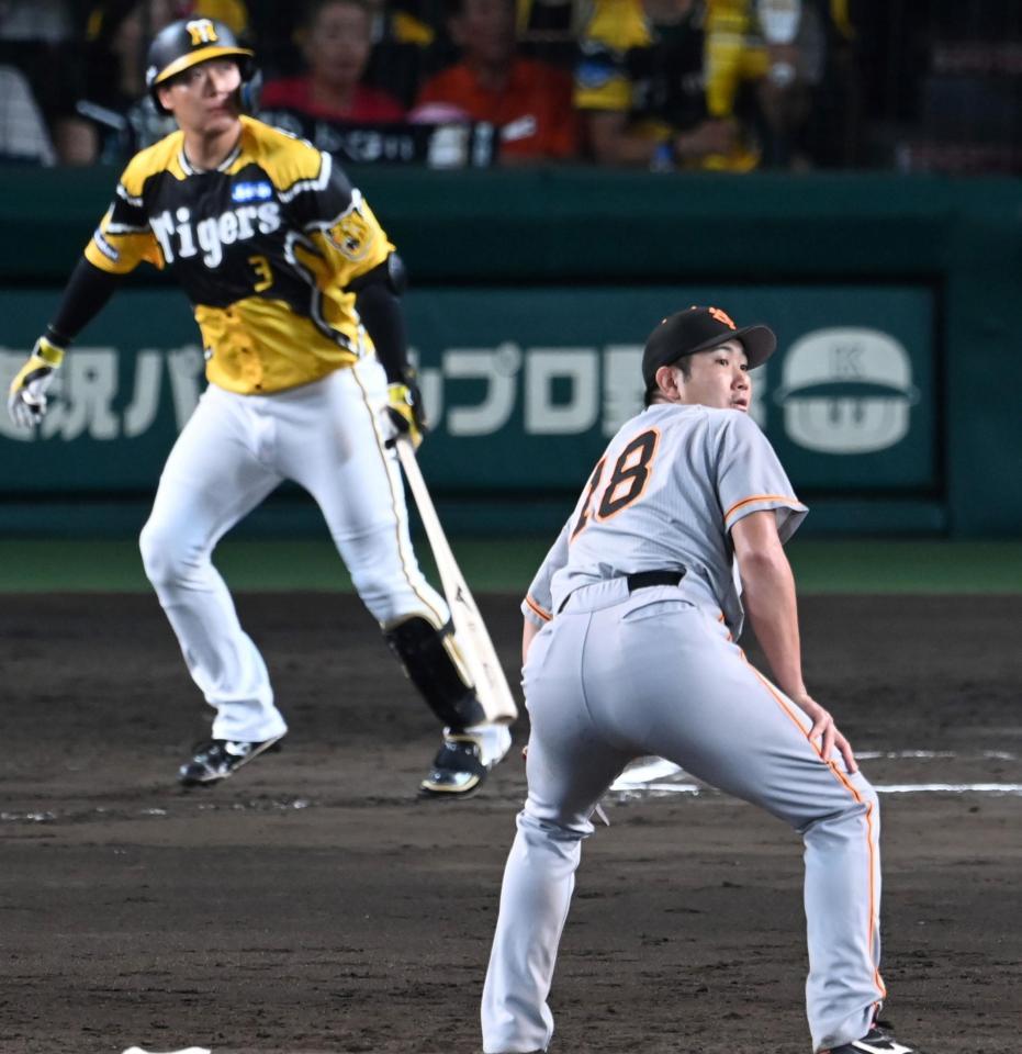 　６回、大山に逆転２ランを打たれる菅野（撮影・飯室逸平）