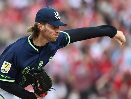 　先発し、投げ込むピーターズ（撮影・田中太一）