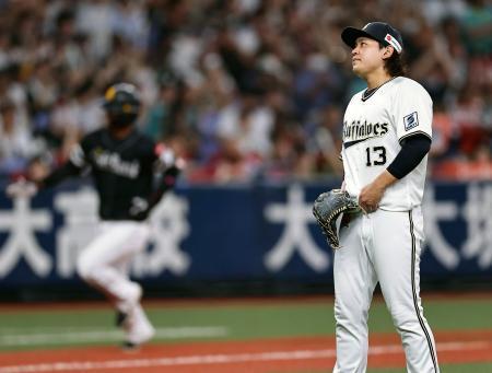 　４回、ソフトバンク・今宮に同点本塁打を浴びたオリックス・宮城＝京セラドーム