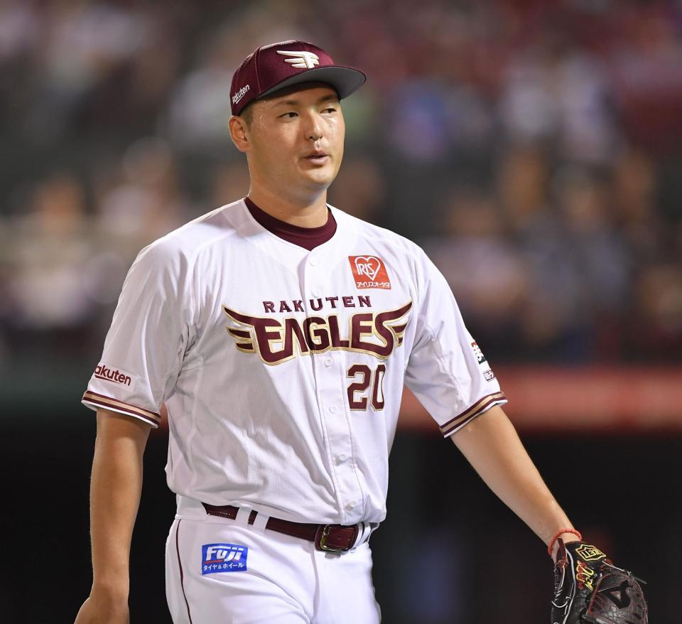 　９回、万波に勝ち越しの適時内野安打を打たれた安楽（撮影・開出牧）