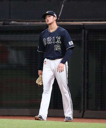 　４回、五十幡に適時打を許し、がっくりする山下（撮影・中島達哉）