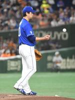 　２回途中６失点で降板する涌井（撮影・佐藤厚）