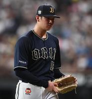 　４回途中で降板する山下（撮影・中島達哉）