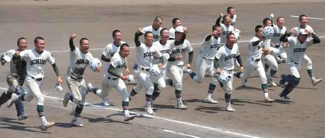 市和歌山が７年ぶり６度目の夏の甲子園へ　延長タイブレークの激闘を制す　悲願の勝利に涙を流す選手も