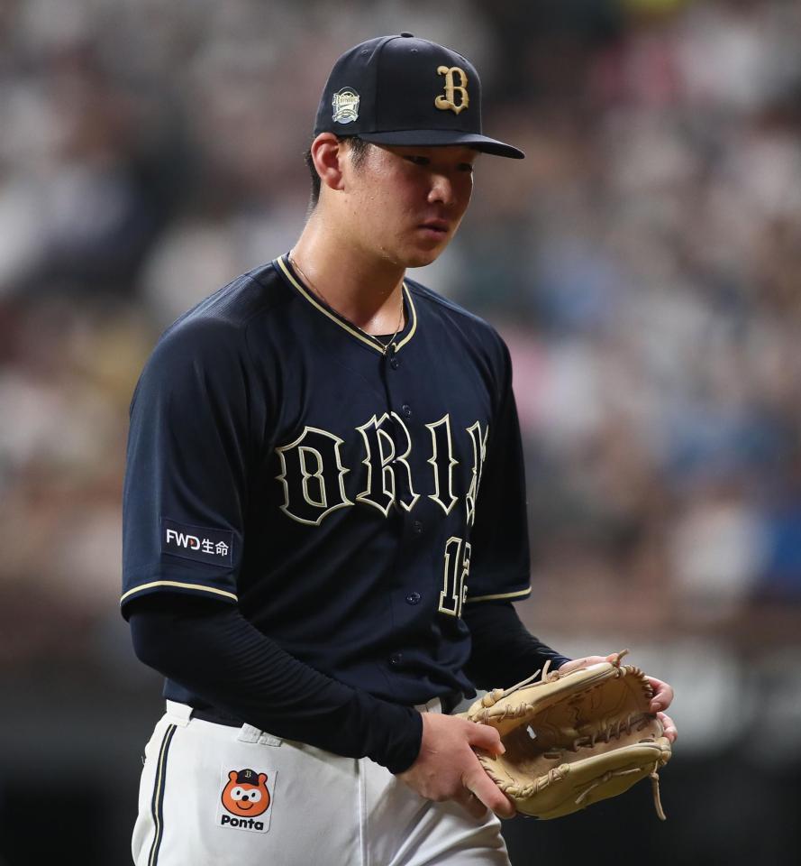 　４回途中で降板する山下（撮影・中島達哉）