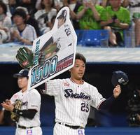 　７回を投げ追え１５００投球回を達成した小川（撮影・三好信也）