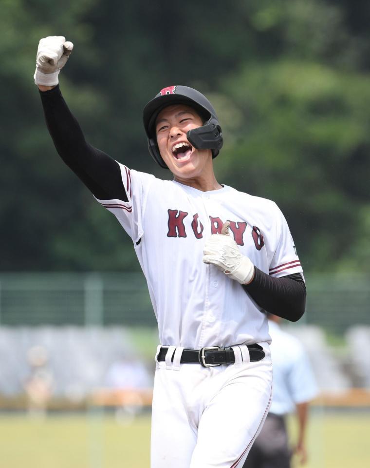 　３回、勝ち越し適時打を放った広陵・只石貫太（撮影・石井剣太郎）