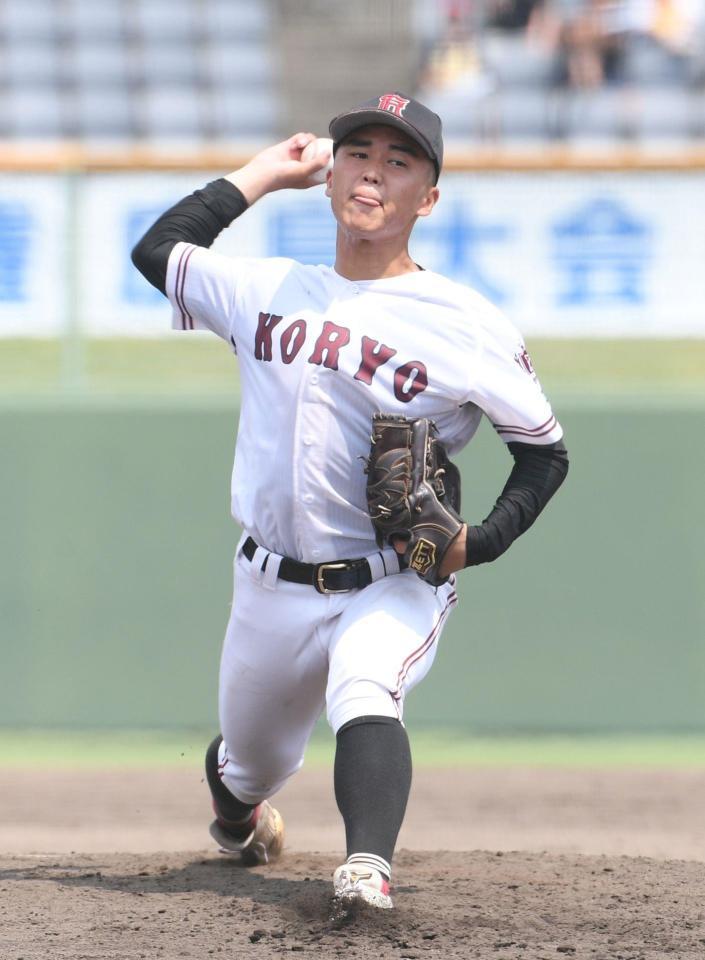 　先発し力投する広陵・高尾響（撮影・石井剣太郎）